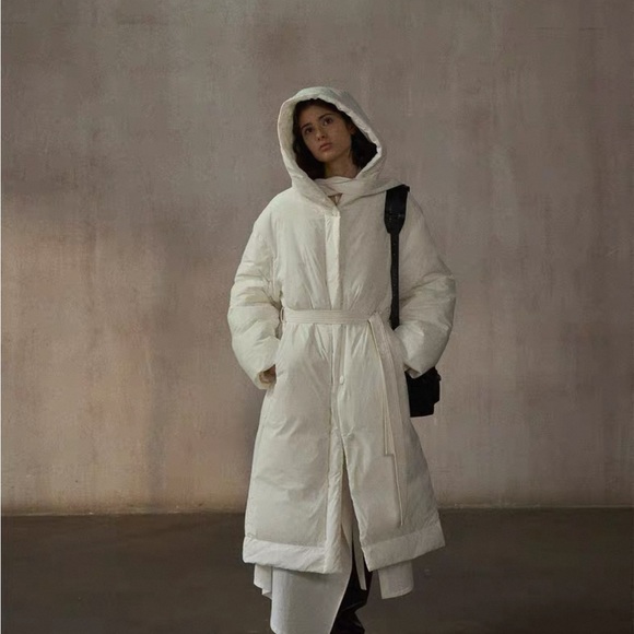 White long down jacket - Picture 5 of 8